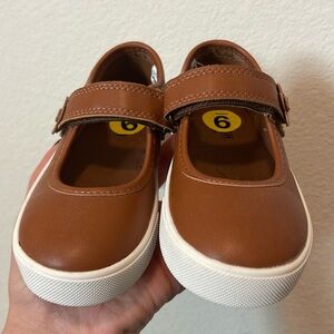 Toddler size 9 •Brand new•Brown shoes